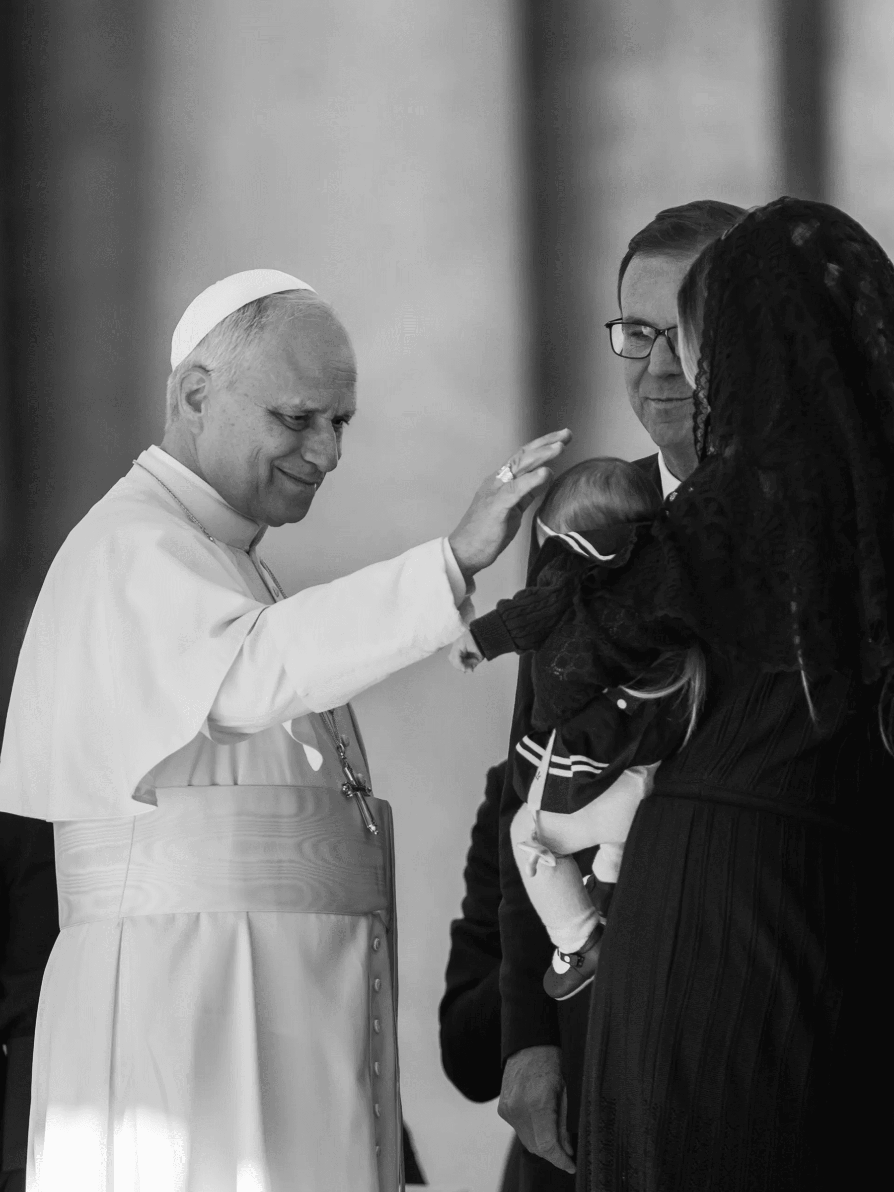 Pope Leo blessing family
